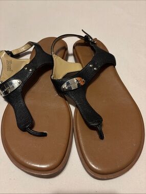 Michael Kors Plate Thong Sandals Size 9